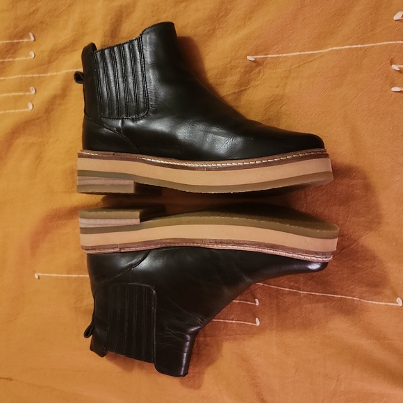 Roolee really nice, cute booties. Worn once! No flaws. - Picture 2 of 6